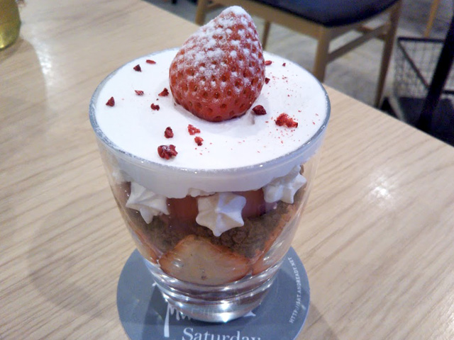 ベリーベリーパフェ