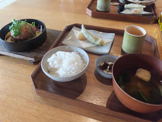 ハンバーグ定食