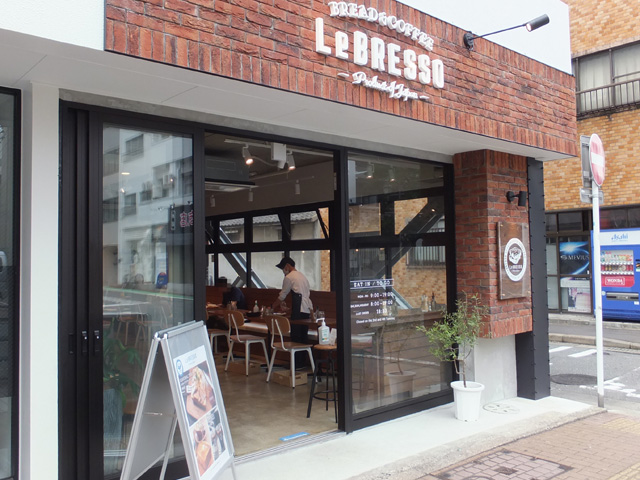 レブレッソ外観