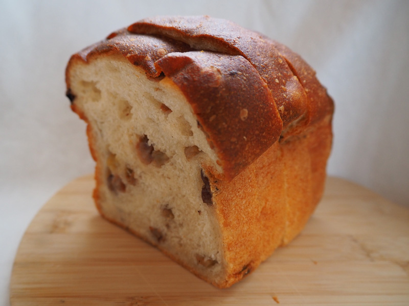 レーズン食パン